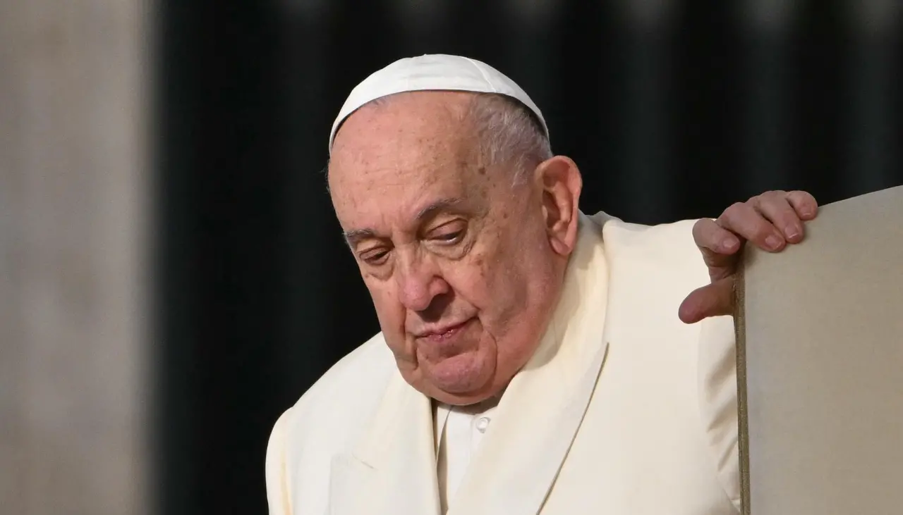 El papa Francisco recibe ventilación mecánica tras una crisis de broncoespasmo