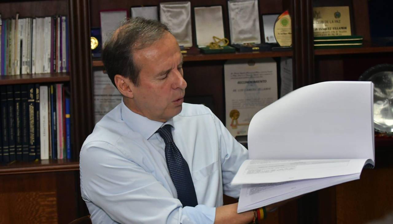 Tuto condiciona respaldo a la ley del FMI y pide al Gobierno publicar el acuerdo, incluso los “compromisos debajo la mesa”