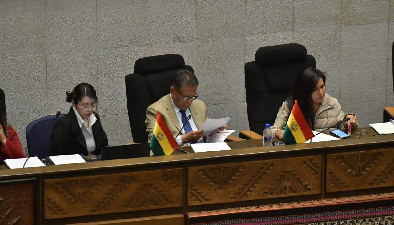 Interpelación: Diputados y senadores votan si aprueban o rechazan el informe del ministro Oviedo