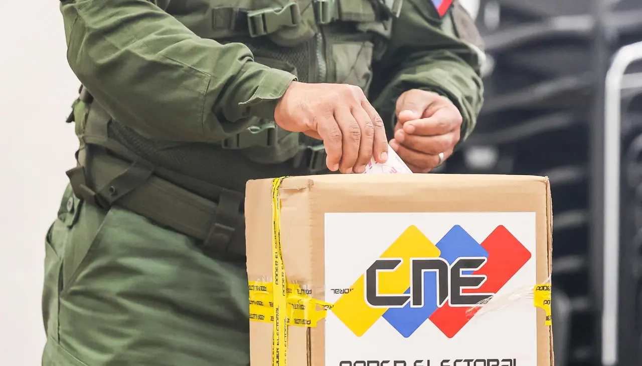 Tras olas de arresto de opositores, en Venezuela celebran elecciones para fortalecer a Maduro