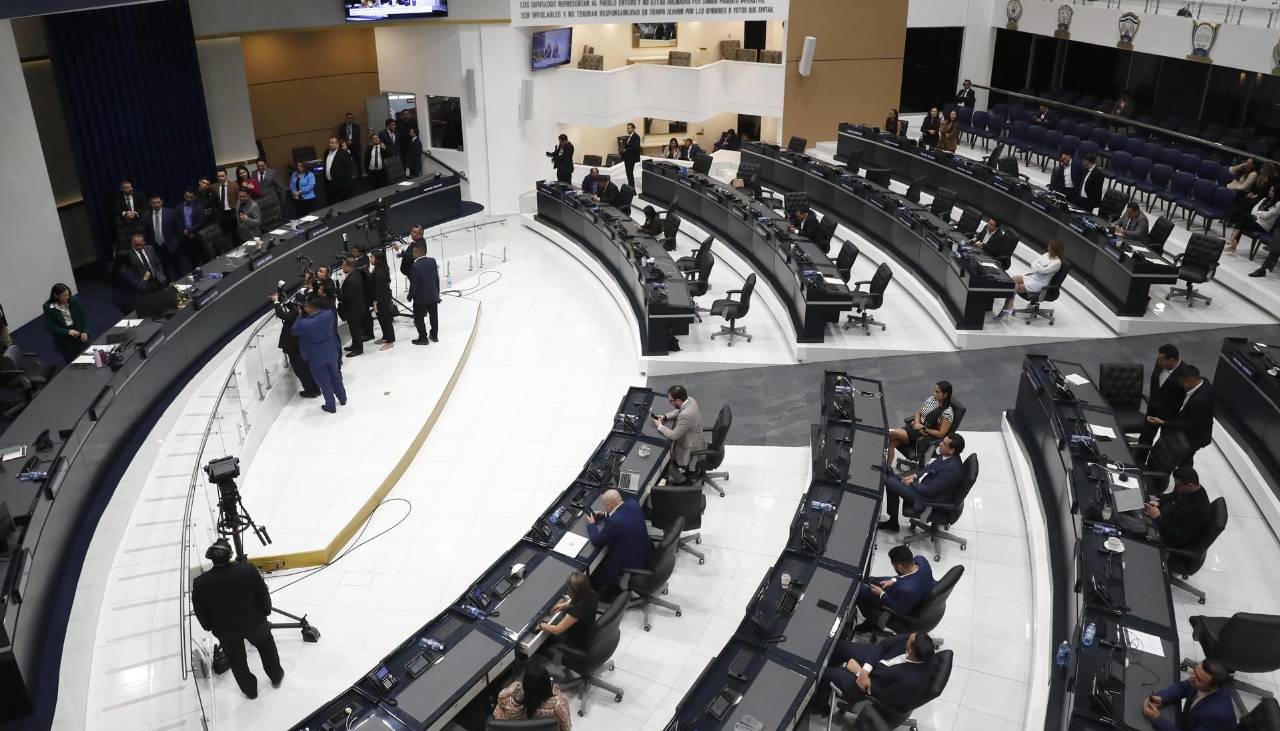 Nayib Bukele cambia la Constitución para avalar la cadena perpetua en El Salvador 