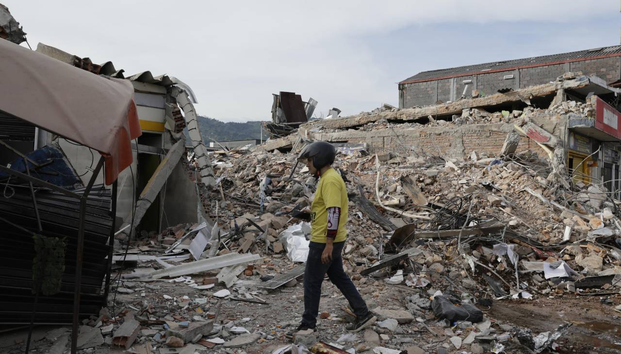 Al menos 265 muertos y 496 desaparecidos en el terremoto de Colombia, según el Gobierno
