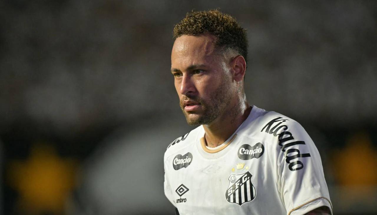 Neymar paga $us 20.000 por sesión de terapia acuática para su recuperación