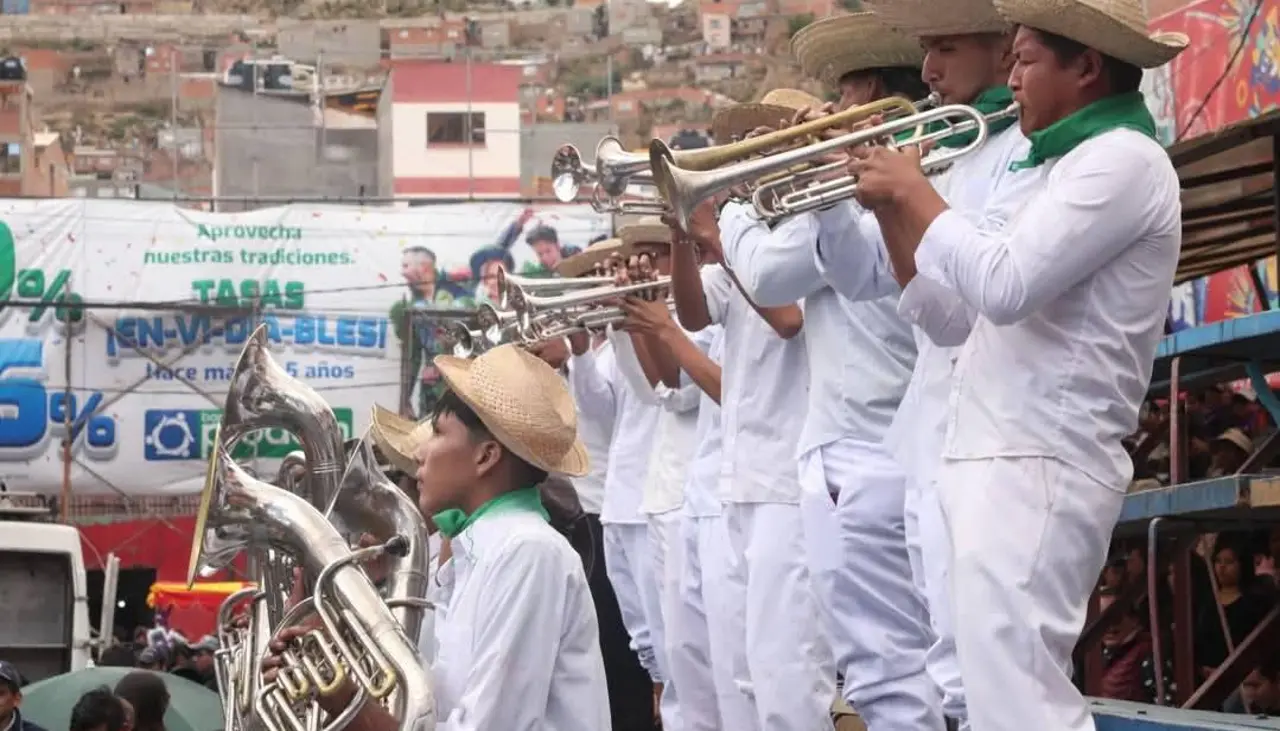 Video: Benianos le pusieron ritmo al Festival de Bandas de Oruro 