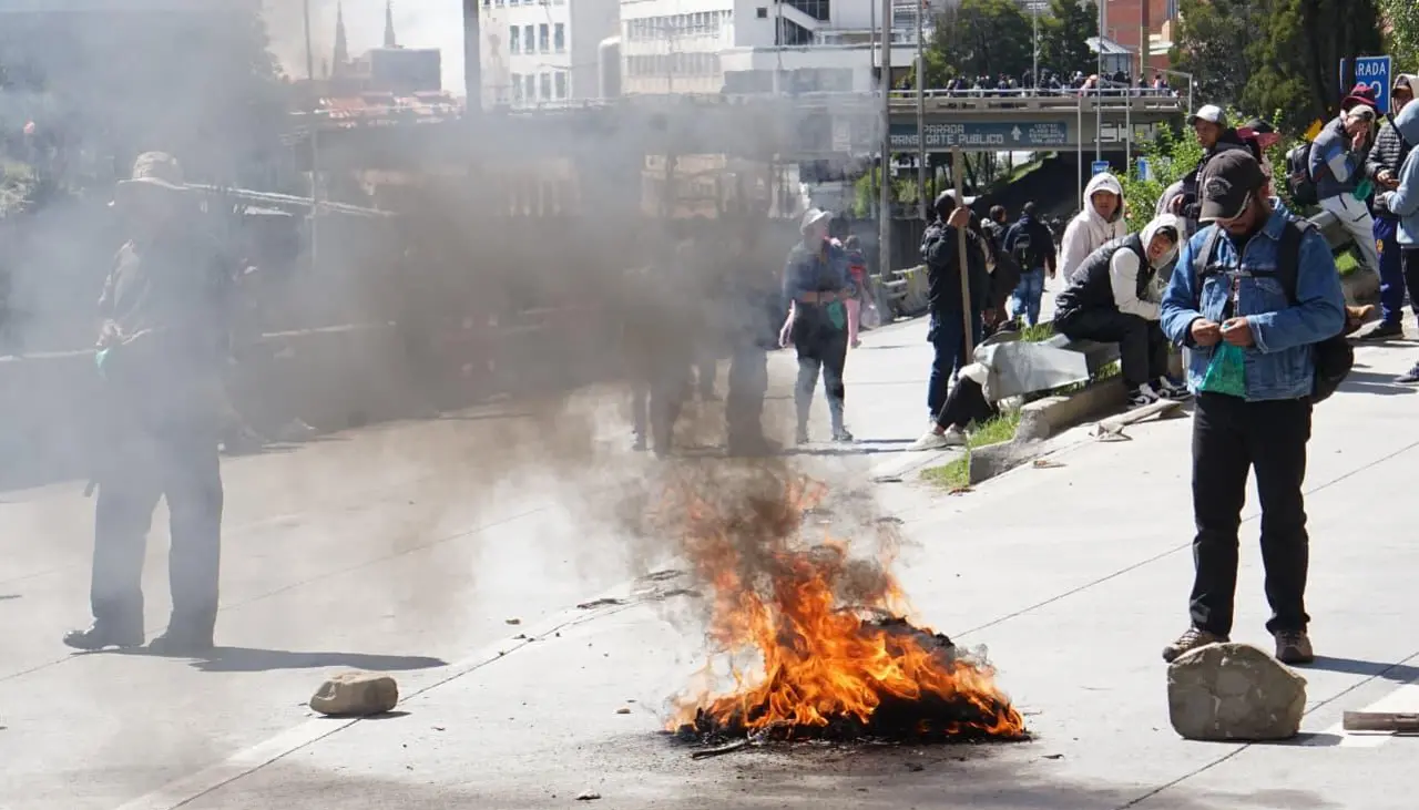 Gobierno apoyará proyecto de ley antibloqueos: “Han generado pérdidas por $us 20 millones por día”, señala ministro Lupo