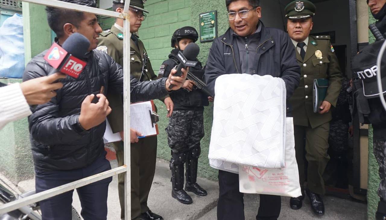 Trasladan al penal de Patacamaya al exministro Néstor Huanca, que defiende su inocencia