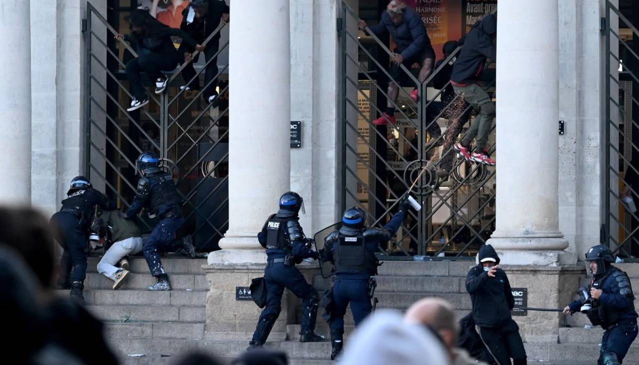 Los detenidos en las protestas en Francia ascienden a 2.000 con 600 agentes heridos