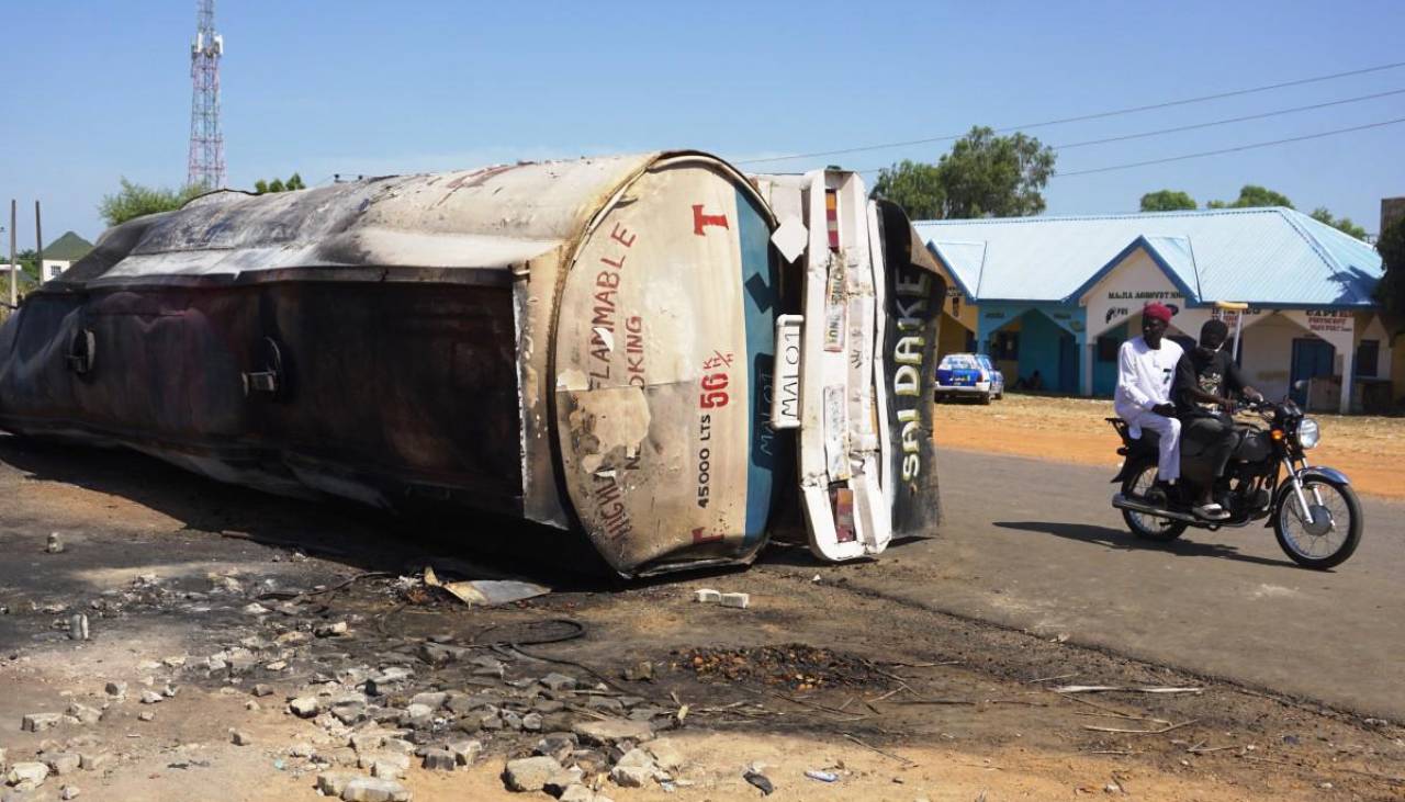 Casi 150 muertos en Nigeria por la explosión de un camión cisterna de combustible