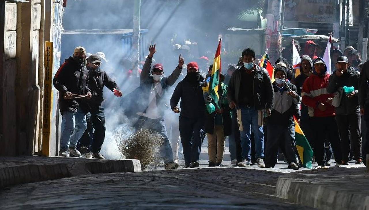 Tras la aprehensión del líder de los campesinos Túpac Katari, la marcha se dispersa en el centro de La Paz