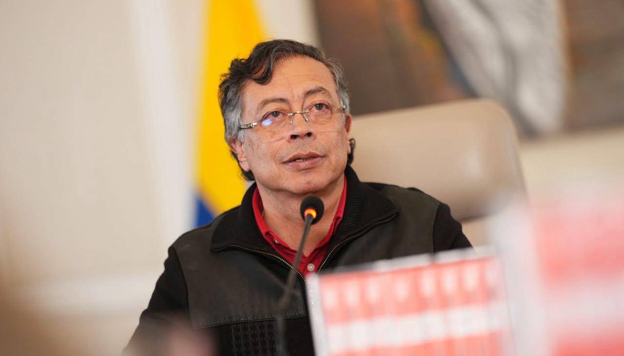 Petro denuncia “muchas irregularidades” en reñida votación que gana De la Espriella