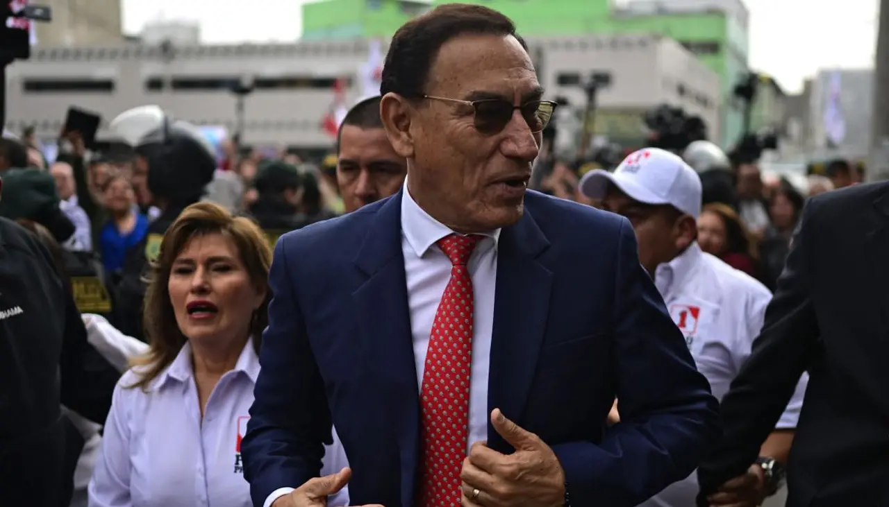Condenan a 14 años de prisión a expresidente peruano Vizcarra por corrupción