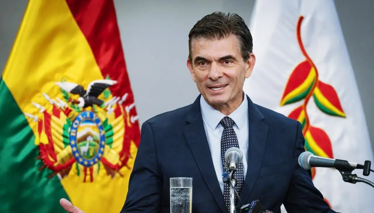 Rodrigo Paz recibe el 65% de aprobación en su primer mes de Gobierno 