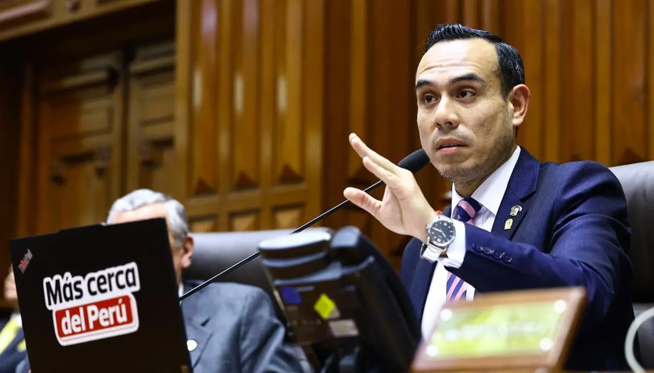 José Jerí jura como presidente de Perú tras destitución de Dina Boluarte