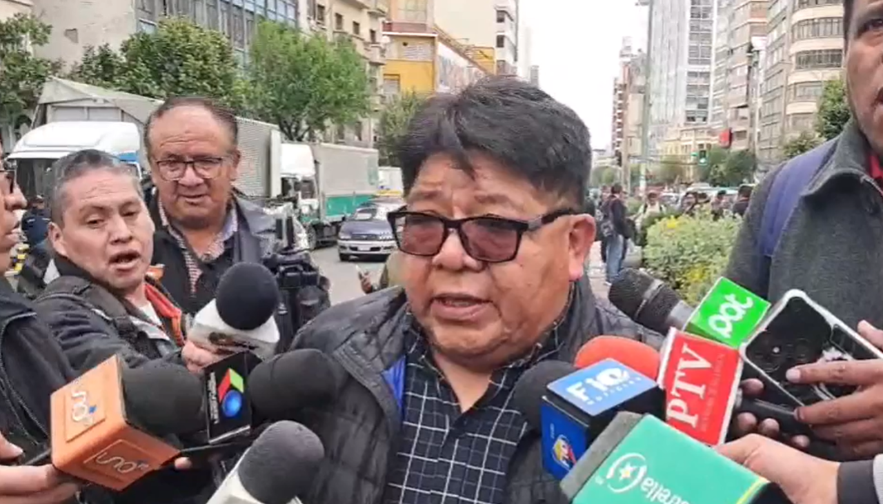 Choferes instalan diálogo con el Gobierno por el alza del diésel, los pasajes y otros temas