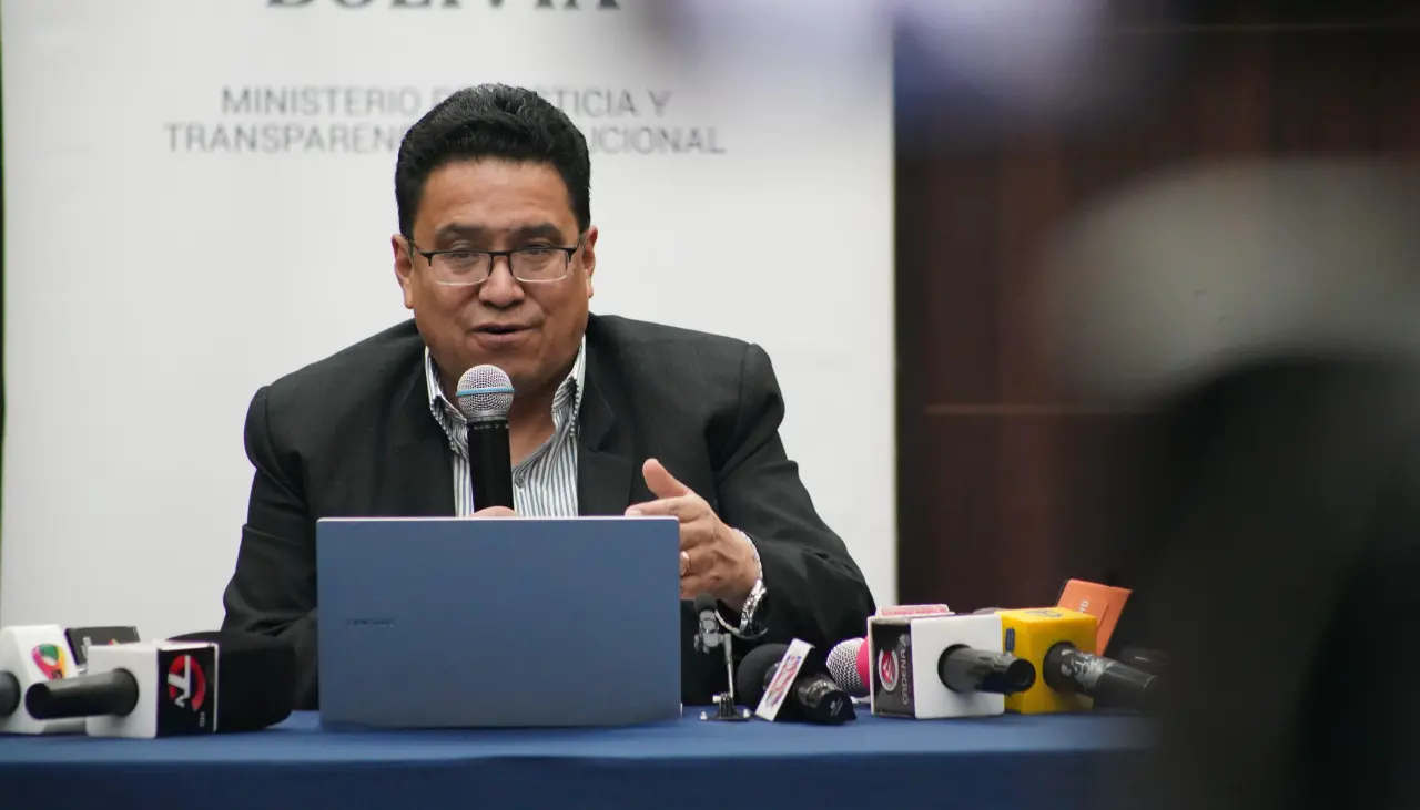 “Todo ser humano comete errores, no delitos”, dice abogado de Siles que pone dudas sobre si el audio siguió las reglas de la criminalística