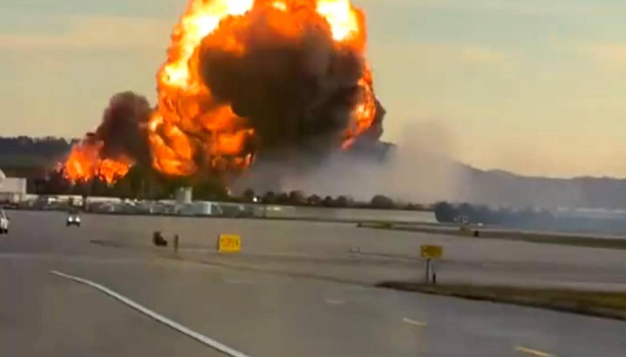 Imágenes impactantes: Un avión de carga se estrella cerca del aeropuerto de Louisville en EEUU