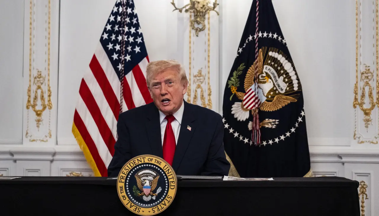 Trump advierte que espacio aéreo de Venezuela debe considerarse “cerrado en su totalidad”