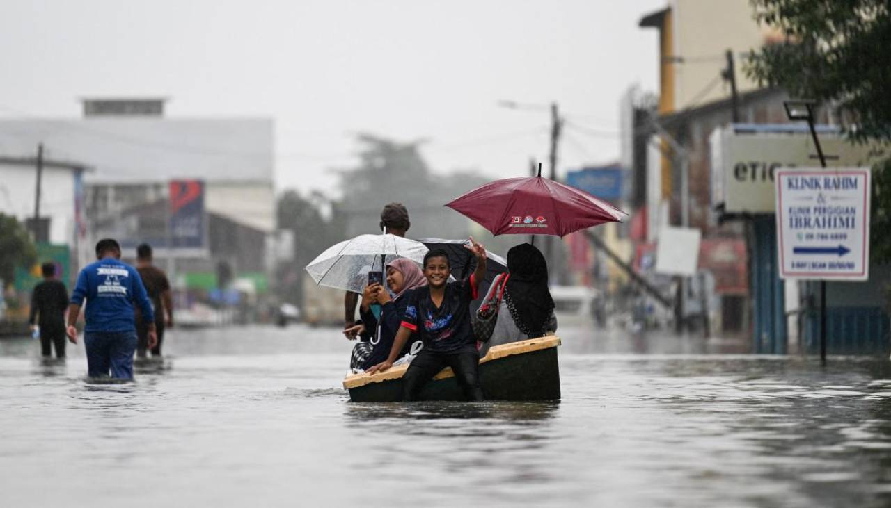 Nueve muertos y miles de desplazados por inundaciones en Tailandia