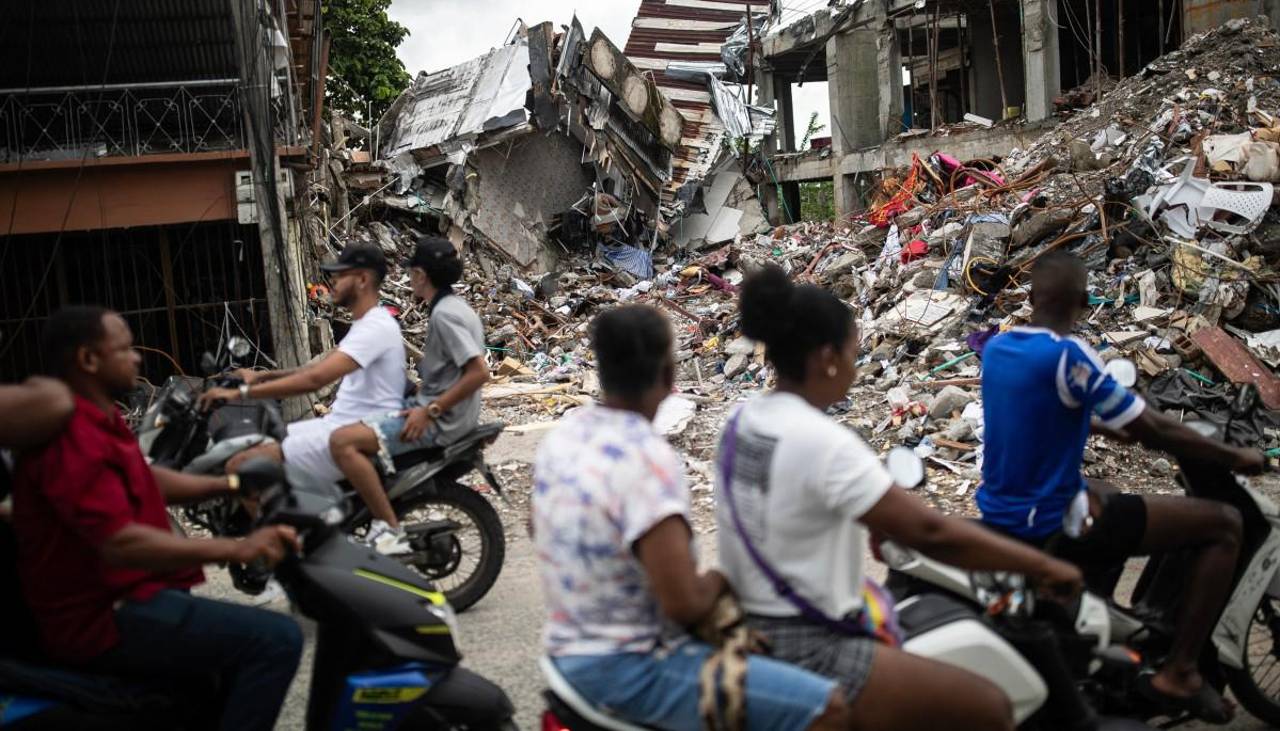 Colombia busca desaparecidos y pide a EEUU suspender aranceles tras devastador terremoto