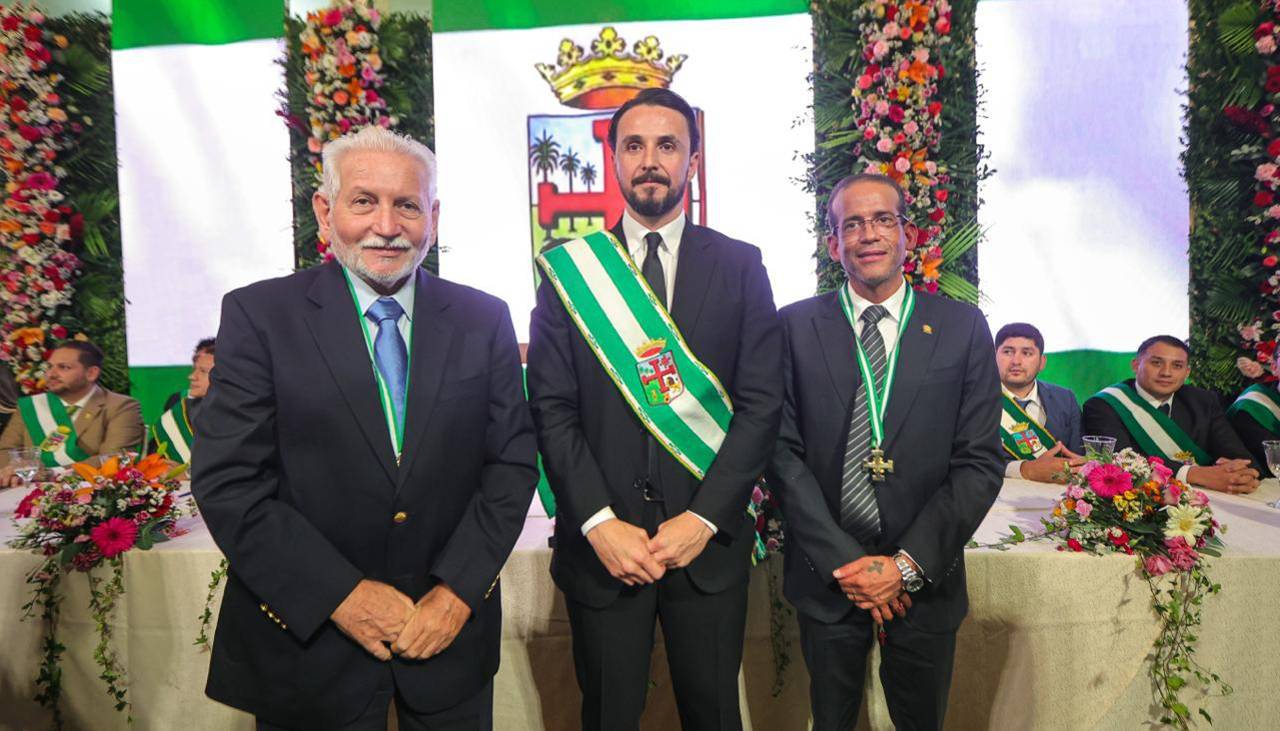 El encuentro de tres gobernadores cruceños marca la sesión de honor de la Asamblea Legislativa Departamental