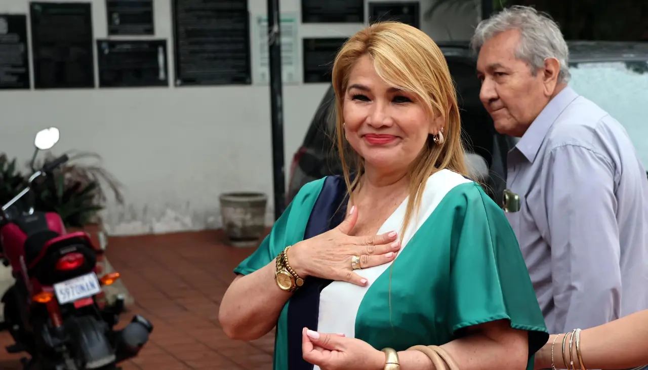 Añez a Evo: “Tarde o temprano, Bolivia te verá tras las rejas”