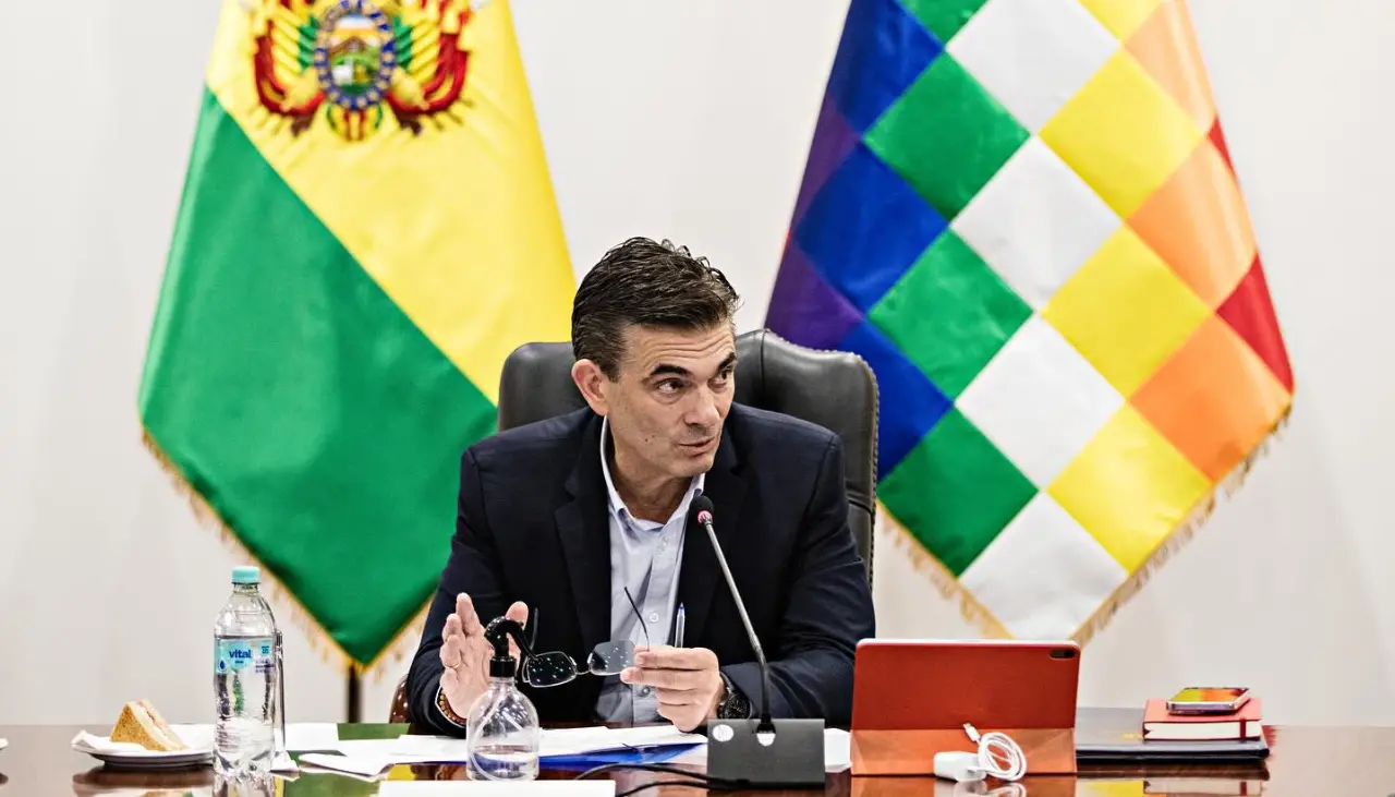 Rodrigo Paz anuncia viaje a Santa Cruz por los desastres y la creación de una comisión de emergencia 