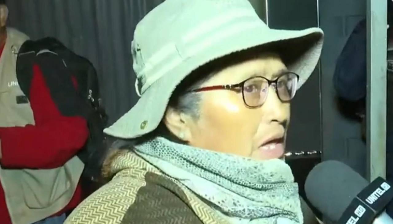 “Se sintió como una bomba”: Dueña de un auto golpeado por una llanta del avión accidentado en El Alto relata lo que sucedió