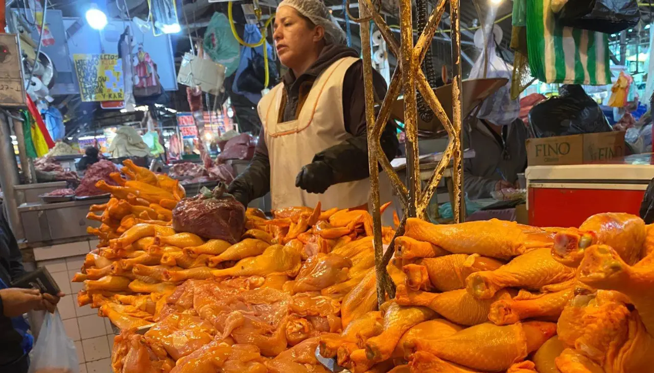 Sube el precio de la carne de pollo en mercados de El Alto, La Paz y Cochabamba