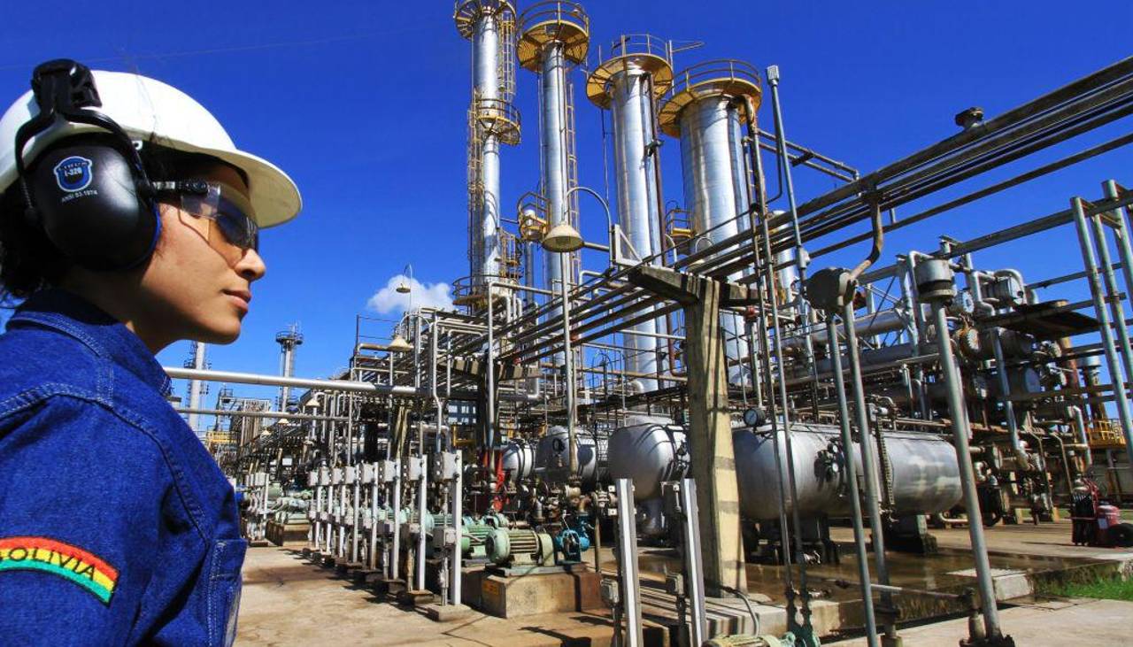 YPFB confirma que “adjudicó” la provisión de crudo a Trafigura, pero aclara que aún revisa los documentos para la firma