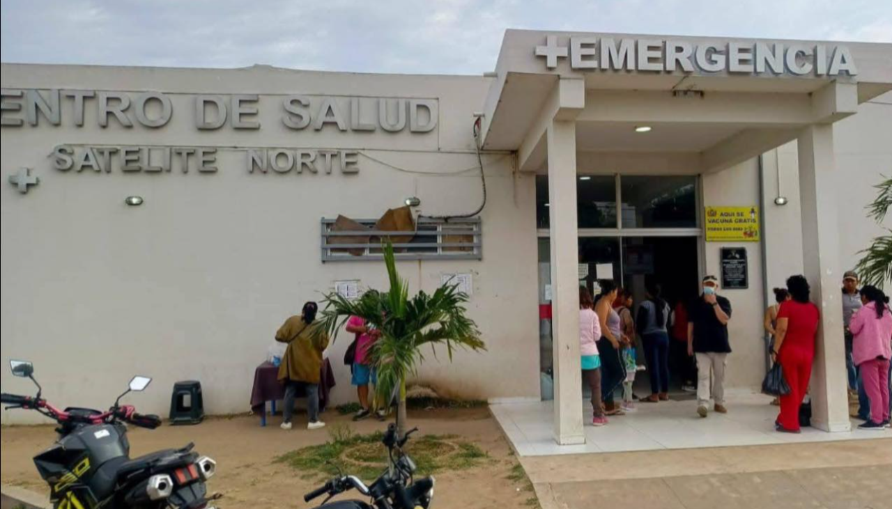 Joven da a luz en el patio de un centro de salud y su familia denuncia negligencia