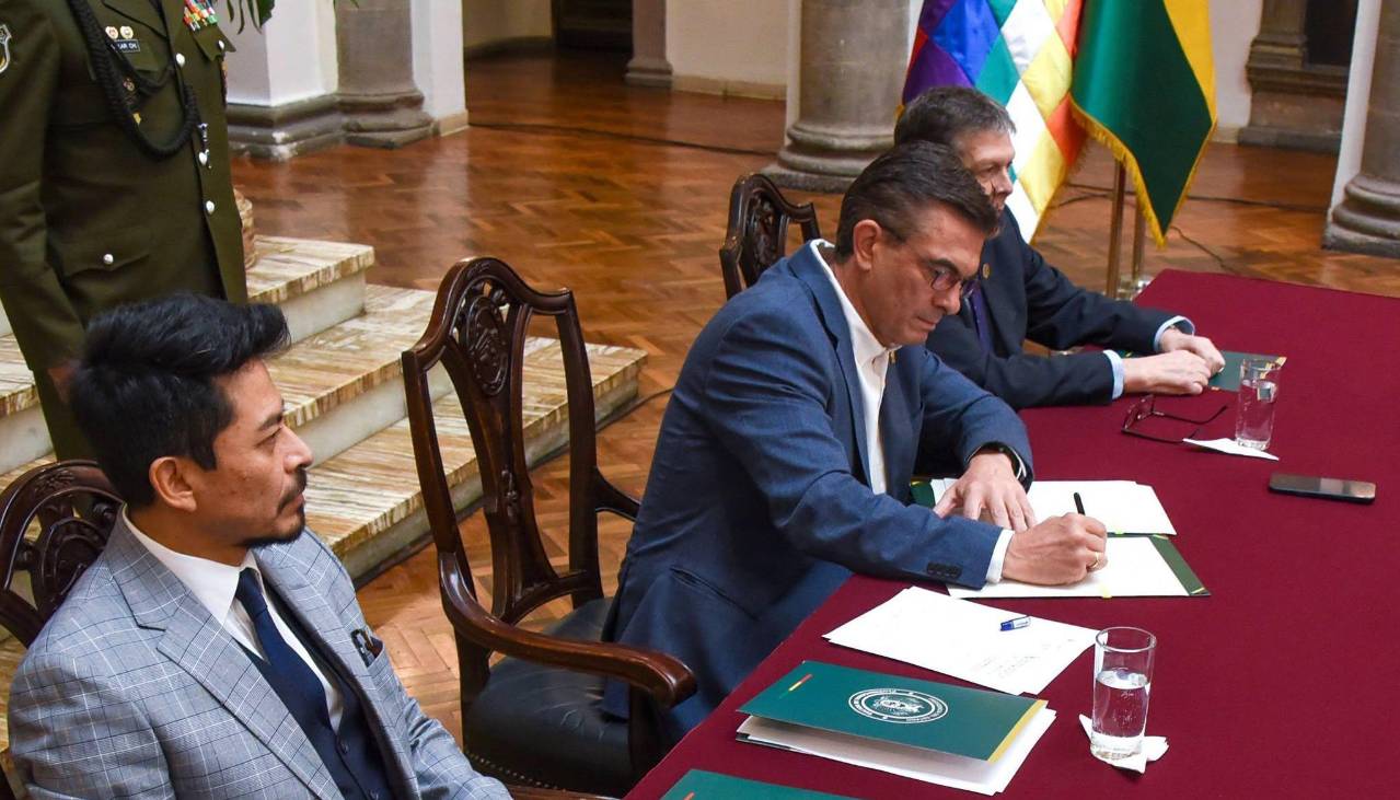 Paz promulga ley que declara prioridad nacional la recuperación y reconstrucción de El Torno