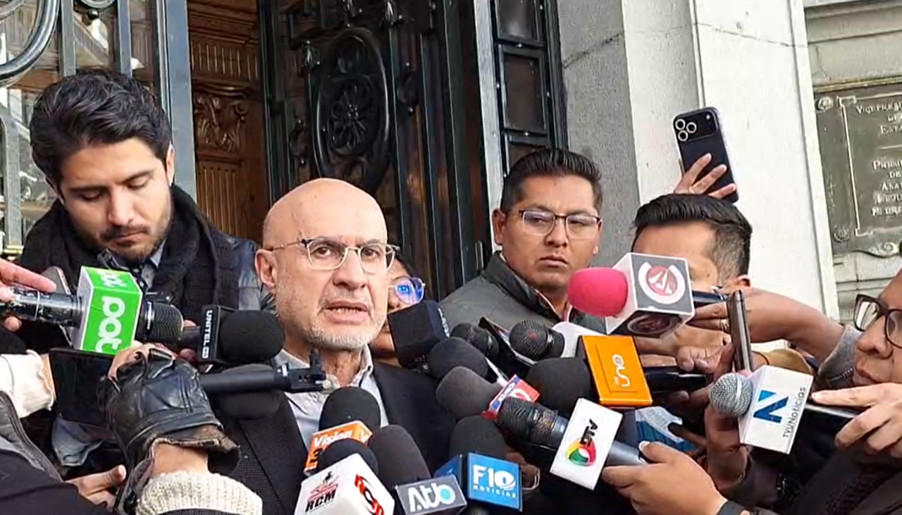 Lupo representa al Gobierno en el diálogo convocado por Lara y anuncia respuesta “satisfactoria” al pliego de la Tupac Katari