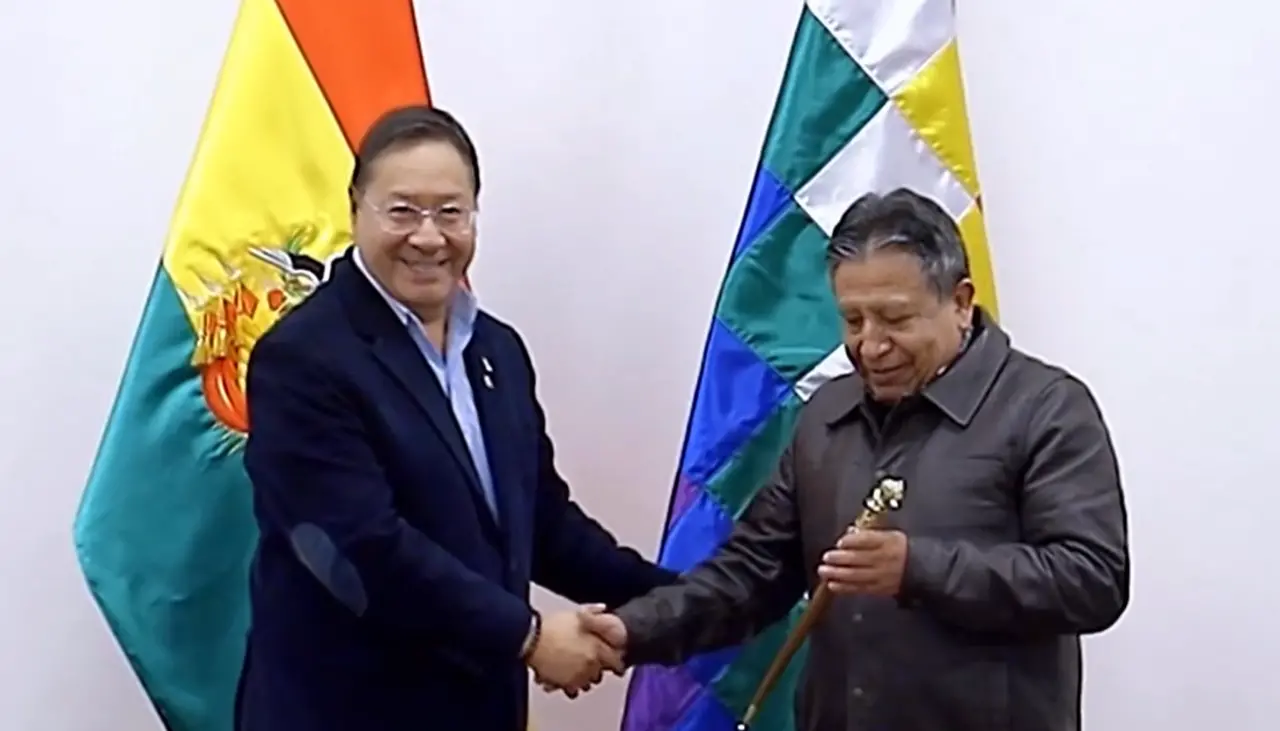 Arce deja el mando a Choquehuanca y viaja a EEUU para participar en su última Asamblea de la ONU