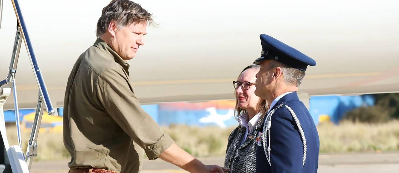 Vicecanciller de EEUU llega a Bolivia “para dar paso a una nueva era” en las relaciones con la llegada de Paz al poder