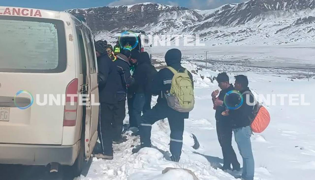 “Hemos trabajado con palas y picotas”, viajeros atrapados en la nieve en una carretera de La Paz relatan su travesía