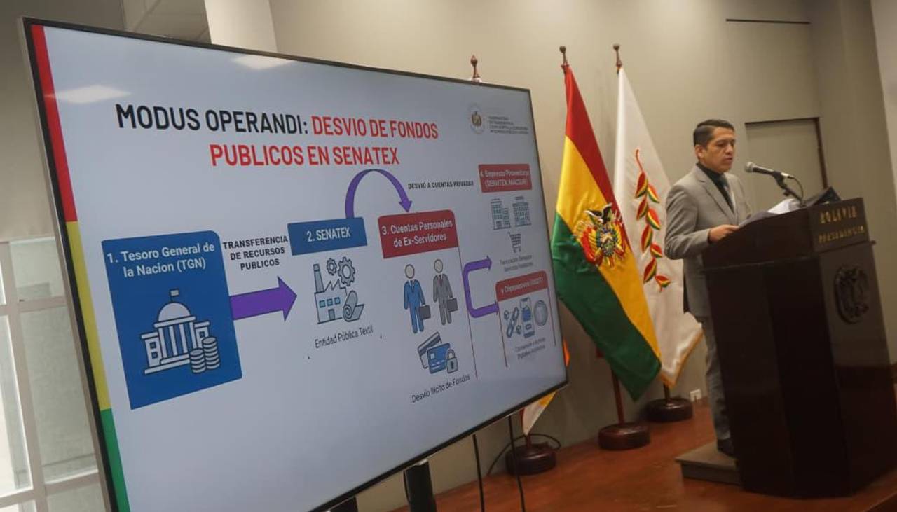 Viceministro: Exgerente de Aduana en Potosí y otros dos exfuncionarios cobraron por dejar pasar 48 autos con contrabando