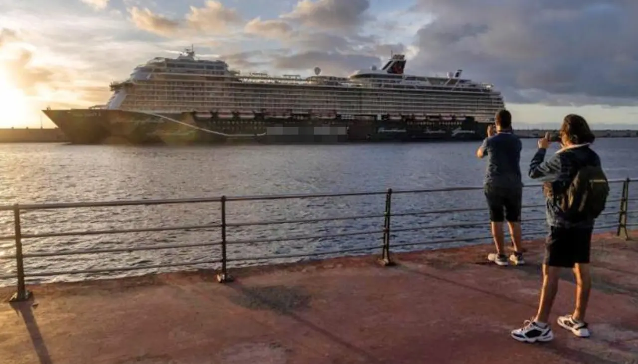 Confinan a 1.700 personas en un crucero en Francia tras muerte de un pasajero por sospecha de brote gastrointestinal