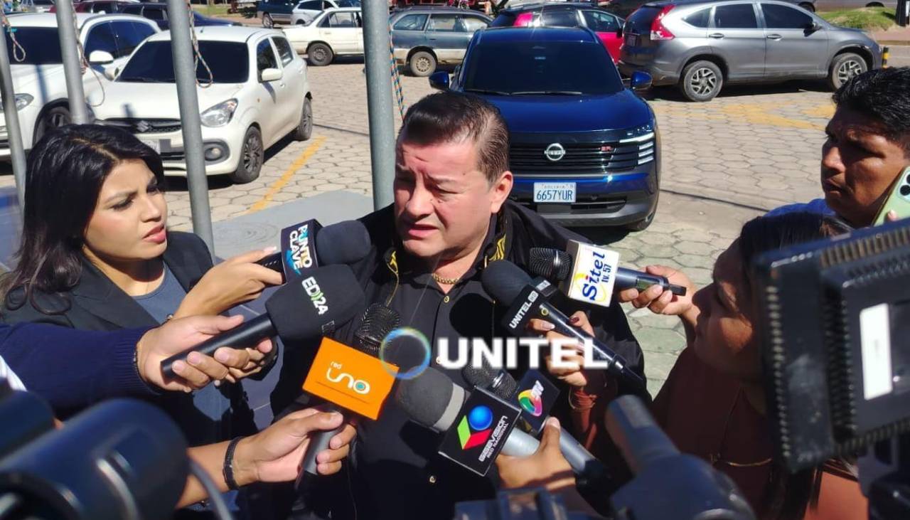 “Era alcalde, no manejé ningún sistema”, dice Jhonny Fernández al llegar a declarar por manipulación informática