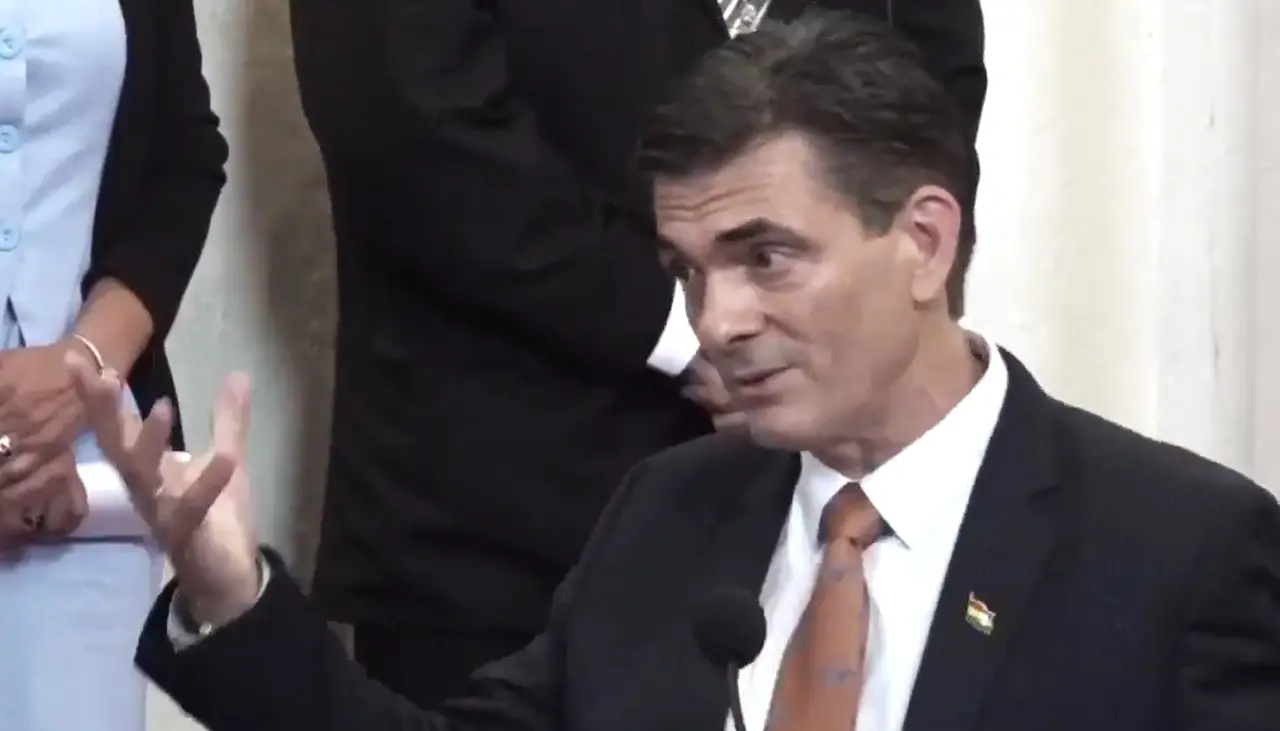 Tras recibir la credencial de presidente, Paz llama a los bolivianos a la unidad, y a las regiones y políticos a la concertación