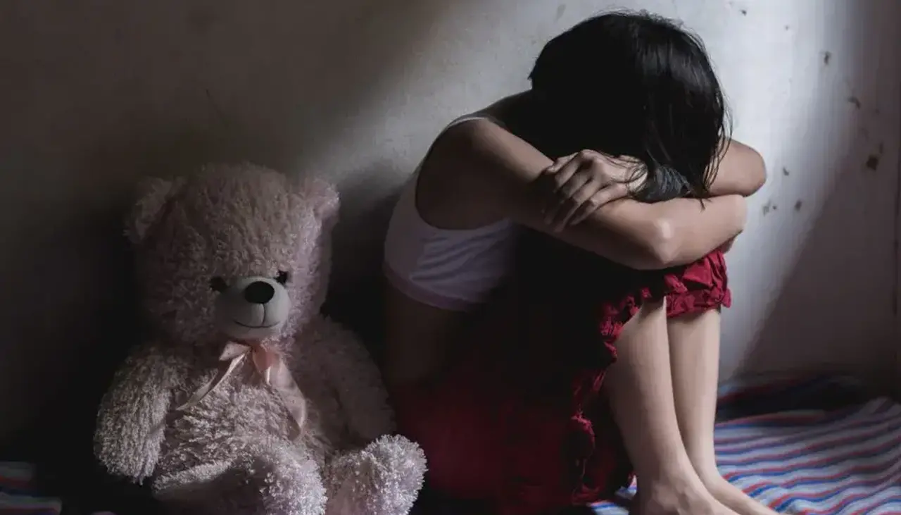 Adolescente de 15 años sufrió graves agresiones por su padrastro durante cinco años, reporta la Fiscalía 