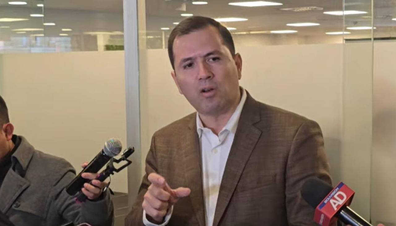 Senador Roca dice que pedirá a la Fiscalía alerta migratoria para todas las personas nombradas por Beller
