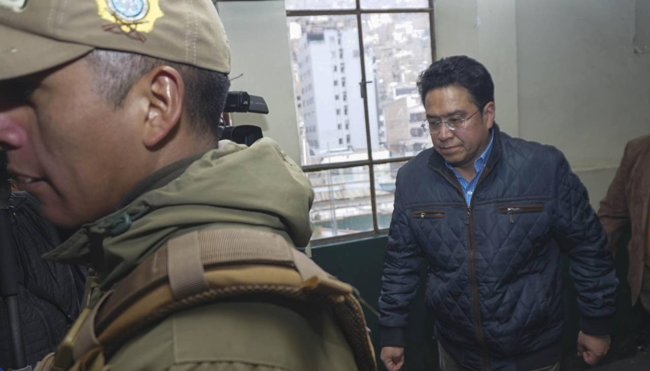 Abogado del exministro Siles dice que la Justicia ordenó que cumpla arresto domiciliario por el caso consorcio