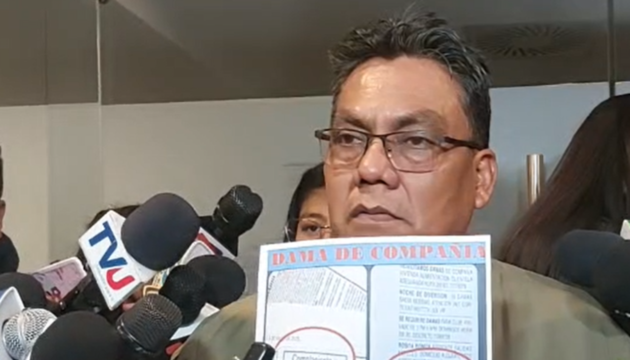 Diputado Arce denuncia que su número de celular fue publicado como servicio de compañía y apunta al Gobierno