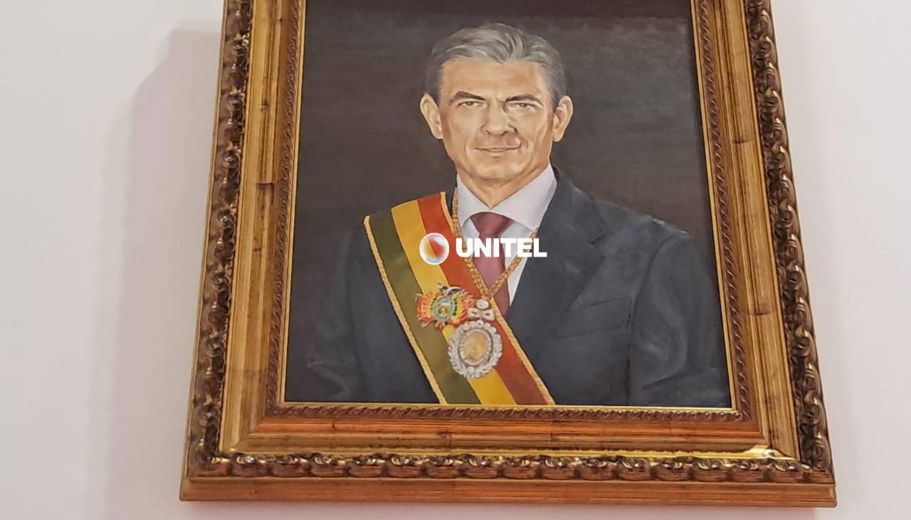 Incorporan el retrato de Rodrigo Paz a la galería de presidentes de la Casa de la Libertad en Sucre