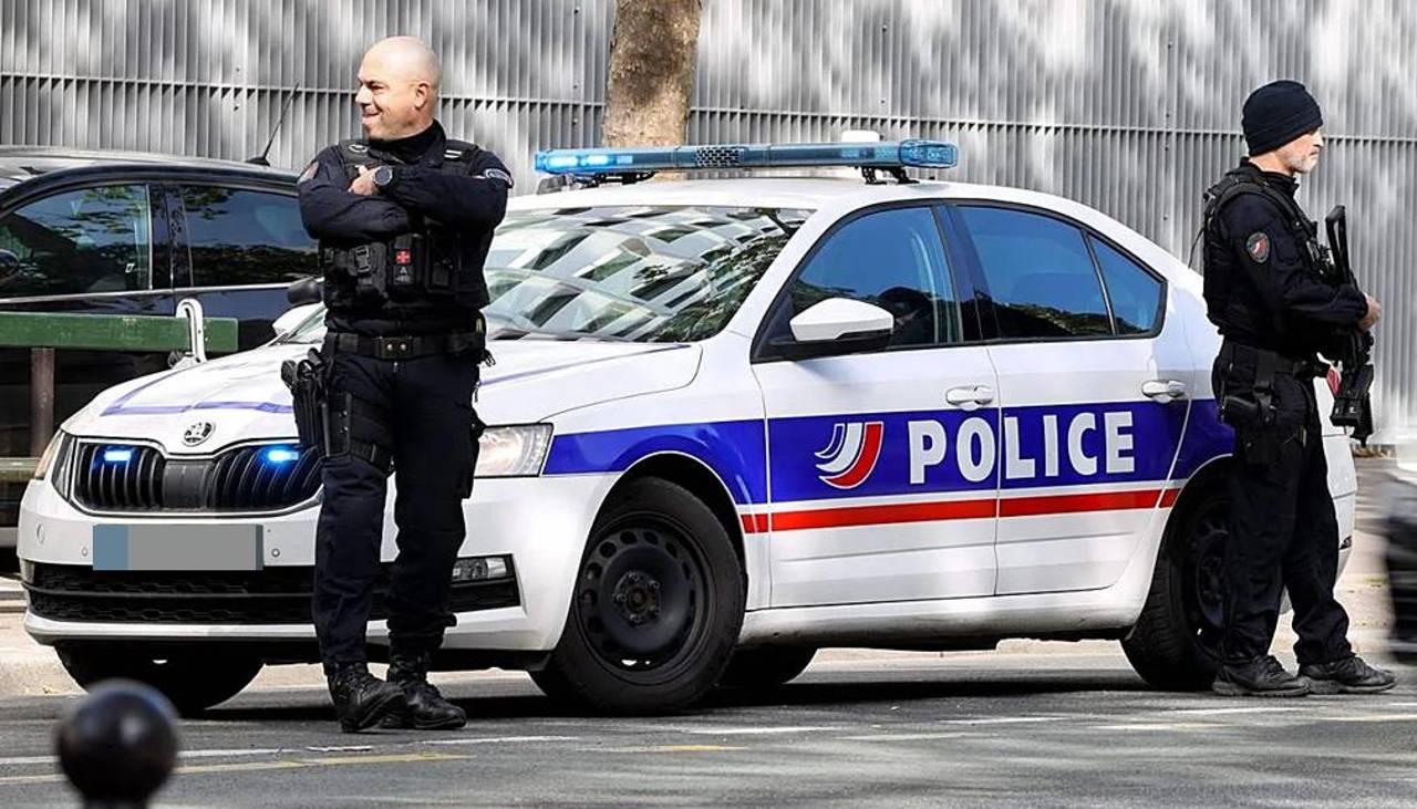 Francia detiene a padres de dos bebés gemelas muertas en su casa durante la ola de calor
