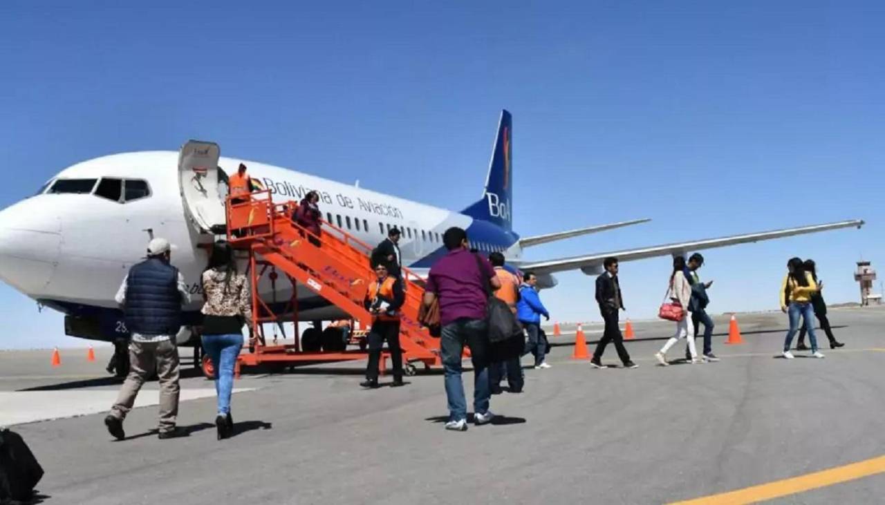 YPFB Logística ratifica que venta de jet fuel a aerolíneas es en bolivianos y dice que genera ganancias para el país