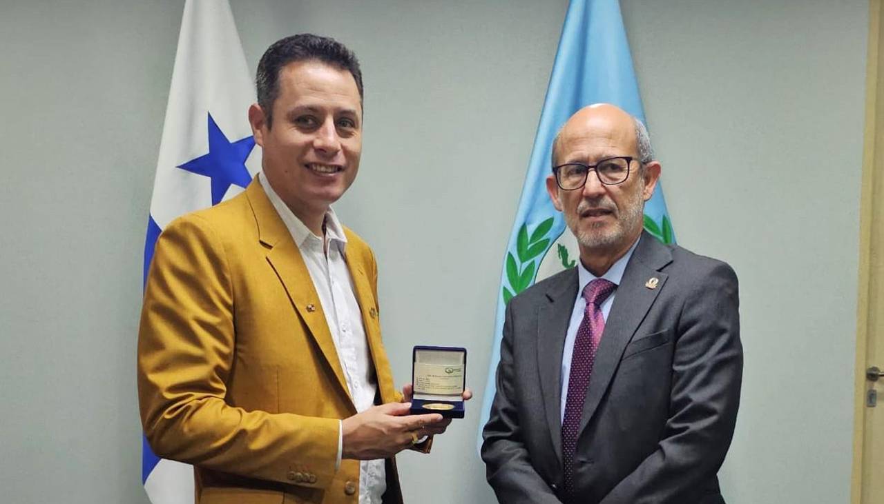 Lara se reúne en Panamá con el presidente del Parlamento Latinoamericano y Caribeño para hablar de la integración regional