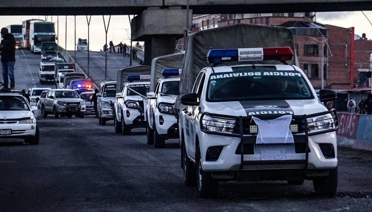 Desplazan policías de La Paz a San Matías para reforzar operativos tras la muerte de un subteniente en un ataque armado