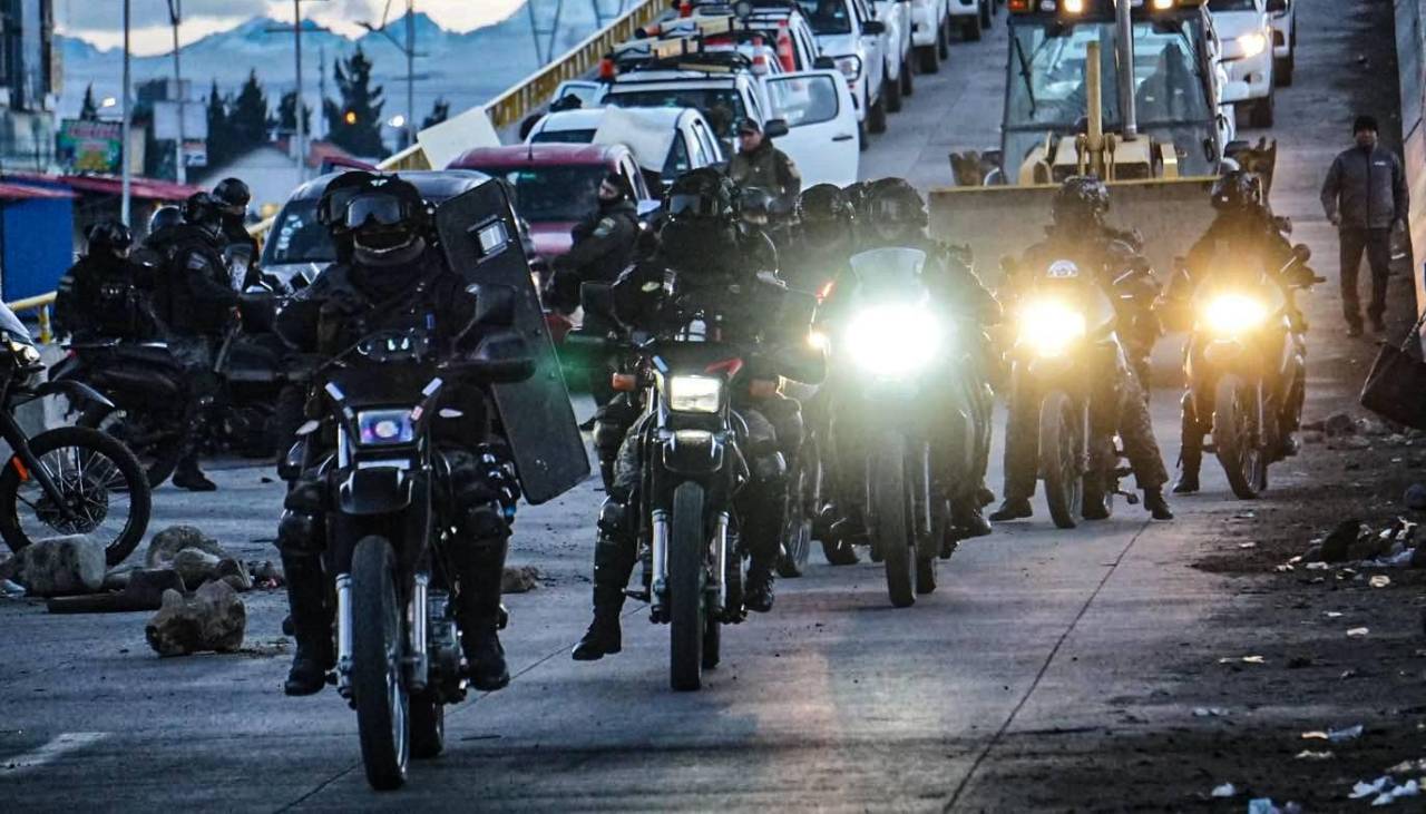 Policía Boliviana se declara en alerta preventiva ante campañas de desinformación en redes sociales