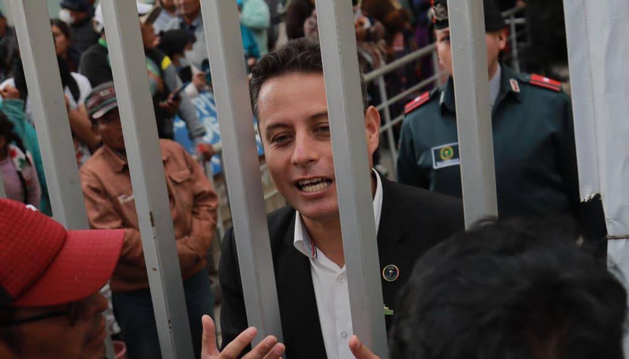 Lara denuncia que comisión de Diputados rechazó su proyecto de ley que busca eliminar la renta vitalicia a expresidentes 